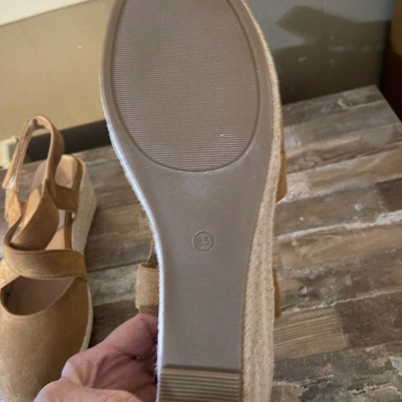 Camel wedges, size 8.5 NWOT - Picture 3 of 3